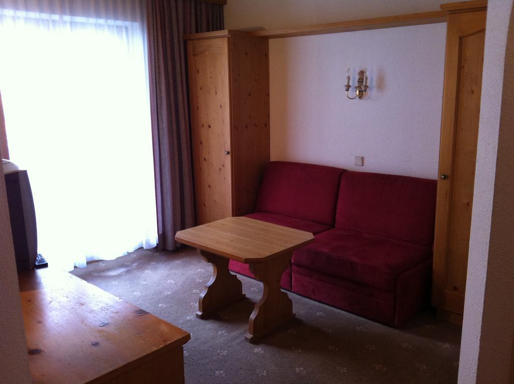 Hotel Garni Pfandl Neustift im Stubaital Room photo